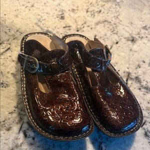 Alegria Brown Embossed Mules